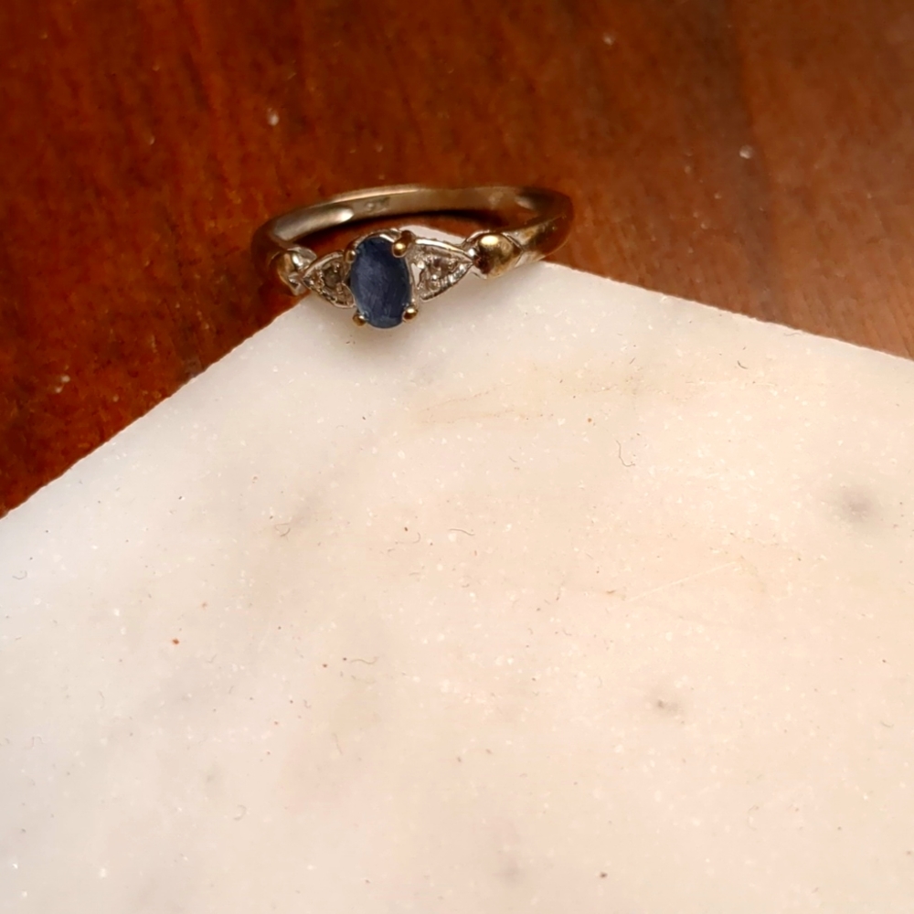 Sliver ring with sapphire stone and diamond accents
